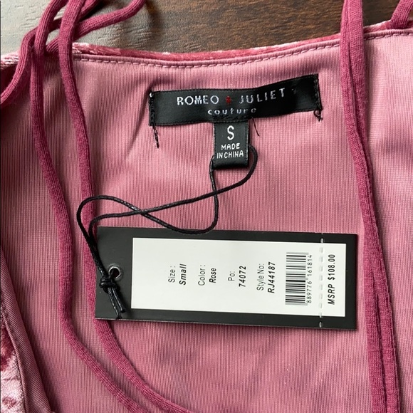 Romeo & Juliet Velvet Popover Tank - Picture 6 of 7